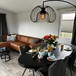Polderhuisje 2: Cozy With Covered Terrace Near North Sea Campsite *
