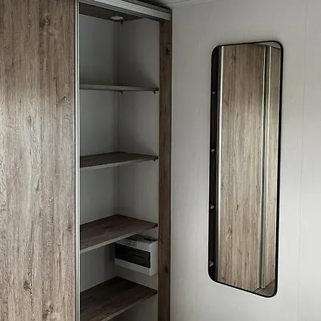 Kemp Polderhuisje 2 - Heerlijk Nabij En Duin - 2 Slaapkamers - Midicamping -