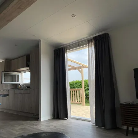 Polderhuisje 2 - Heerlijk Chalet Nabij Strand En Duin - 2 Slaapkamers - Midicamping - Rockanje Rockanje
