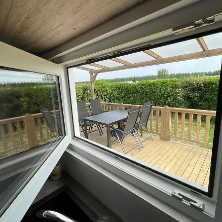 Polderhuisje 2 - Heerlijk Chalet Nabij Strand En Duin - 2 Slaapkamers - Midicamping - Rockanje *