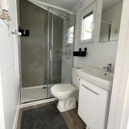 Polderhuisje 2 - Heerlijk Nabij En Duin - 2 Slaapkamers - Midicamping - Rockanje