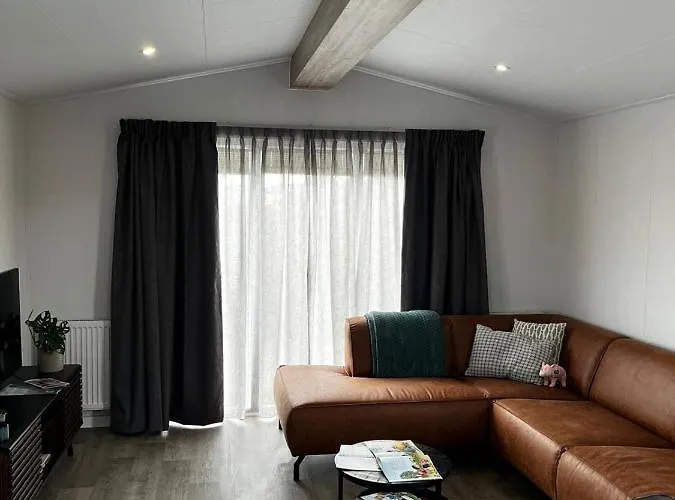 Polderhuisje 2 - Heerlijk Chalet Nabij Strand En Duin - 2 Slaapkamers - Midicamping - Rockanje *