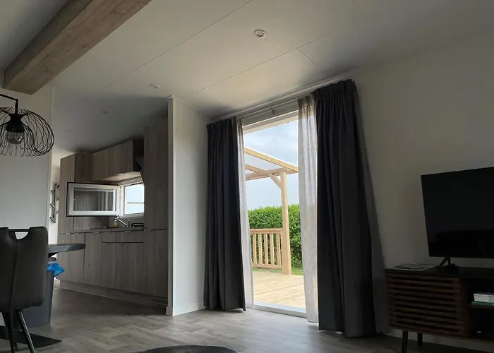 Polderhuisje 2 - Heerlijk Chalet Nabij Strand En Duin - 2 Slaapkamers - Midicamping - Rockanje Rockanje