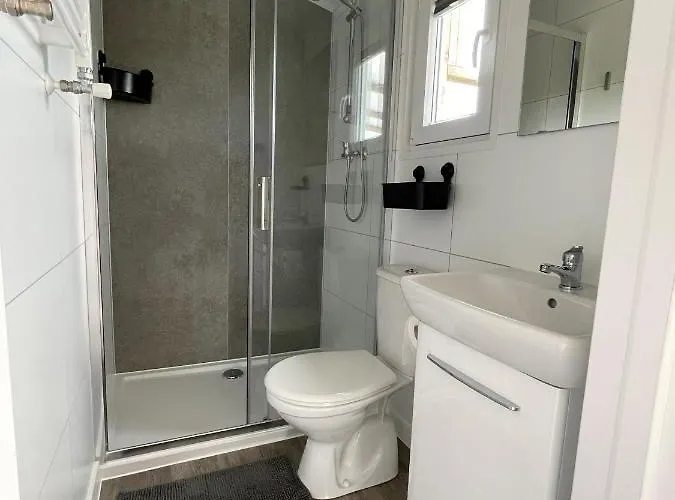 Polderhuisje 2 - Heerlijk Chalet Nabij Strand En Duin - 2 Slaapkamers - Midicamping - Rockanje Rockanje