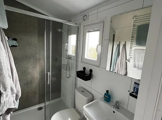 Polderhuisje 2 - Heerlijk Chalet Nabij Strand En Duin - 2 Slaapkamers - Midicamping - Rockanje